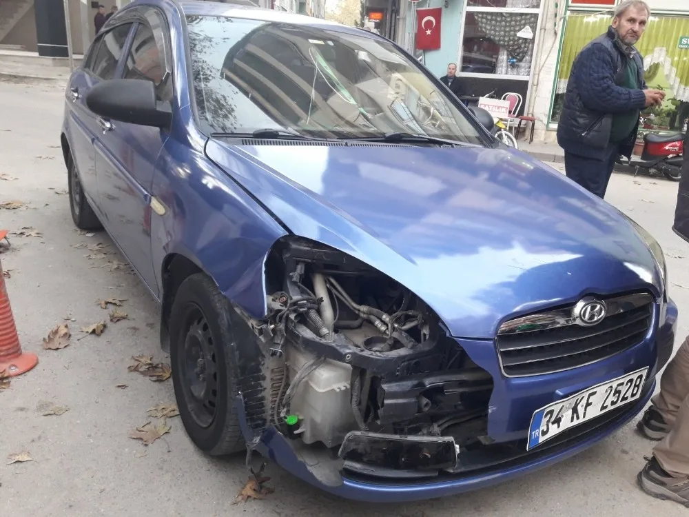 Motosiklet Otomobille Çarpıştı: 2 Yaralı