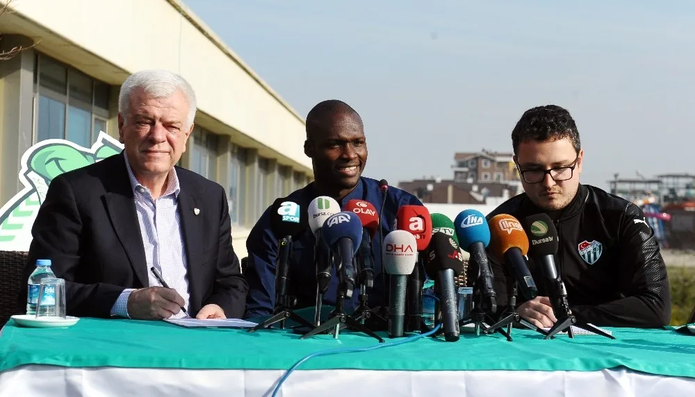 Moussa Sow, Bursaspora İmzayı Attı