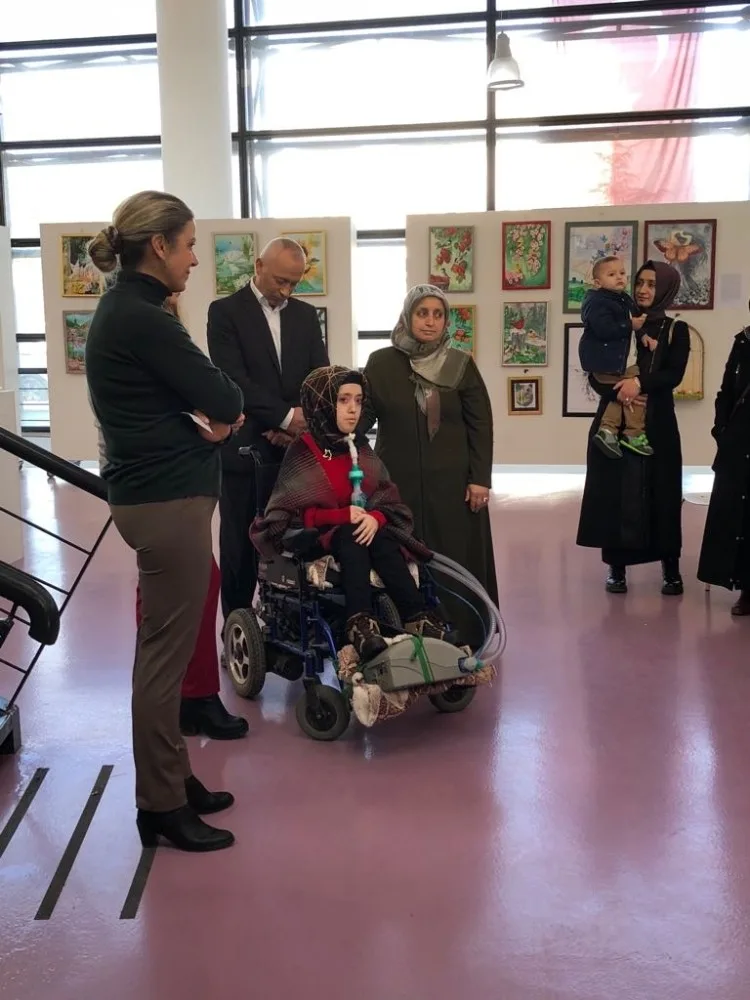 Mücadeleden Yılmayan Kas Hastası Genç Kızın Umutları Tuvale Yansıdı