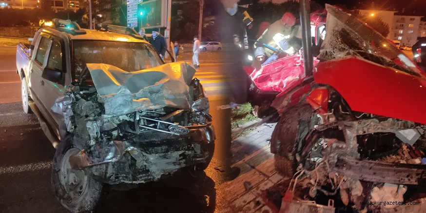 Mudanya'da trafik kazası 3 ölü 1 yaralı