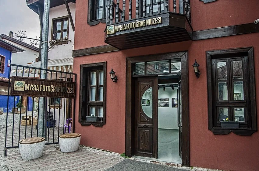 Mysia Fotoğraf Müzesi Meraklıların Akınına Uğruyor