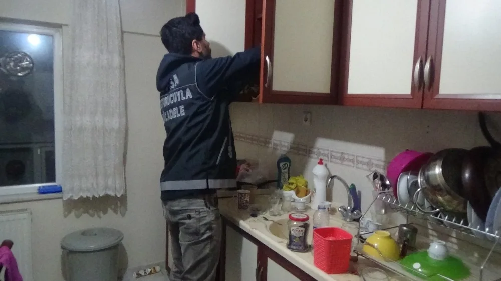 Narkotik Ekiplerinden Zehir Tacirlerine Eş Zamanlı Operasyon