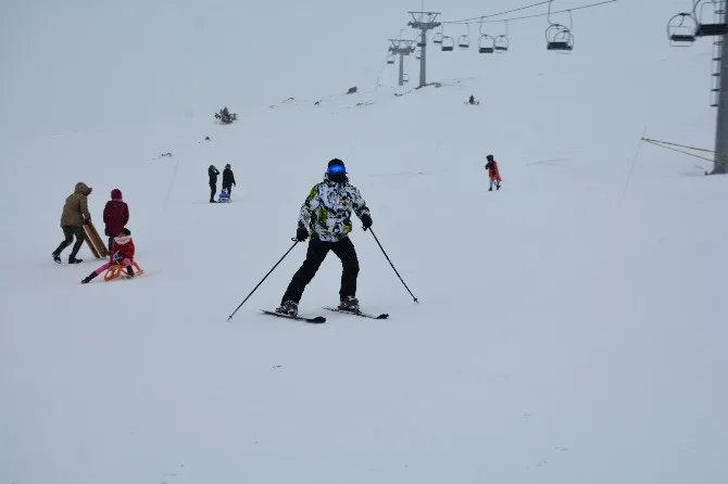 Nemrut Kayak Merkezine Yoğun İlgi