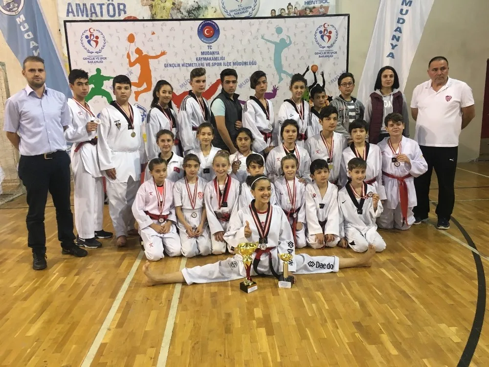 Ödül Avcısı Uçan Tekmeler