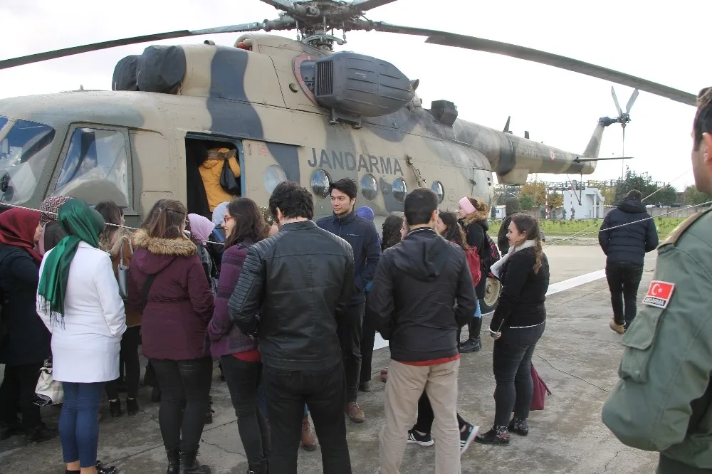 Öğrenciler, Jandarmanın Tatbikatını Hayranlıkla İzledi