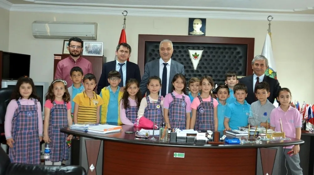 Öğrencilerden Başkan Tatlıoğluna Ziyaret