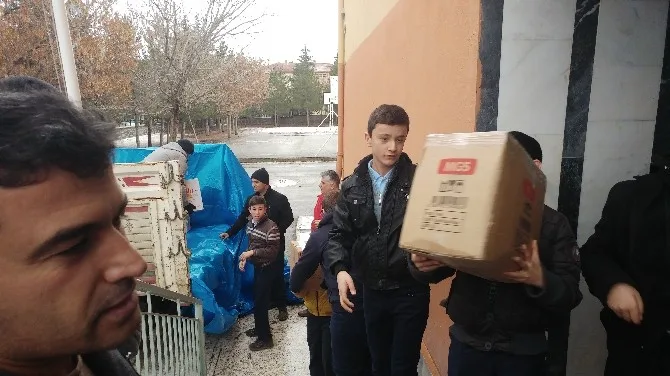 Öğrencilerden Halepe Yardım Kampanyası