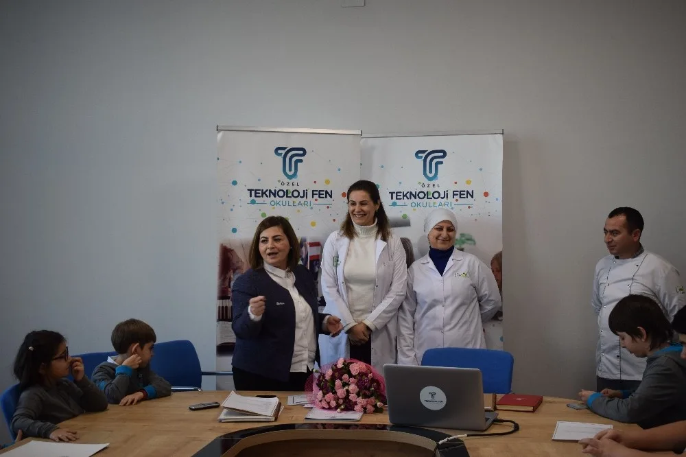 Öğrencilerden Mutfağın Ustalarına Teşekkür