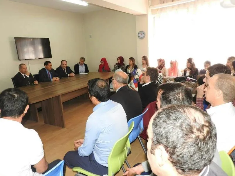 Öğrencilere Gofret Ve Çikolata Dağıtılarak Devamsızlıklar Azaltıldı