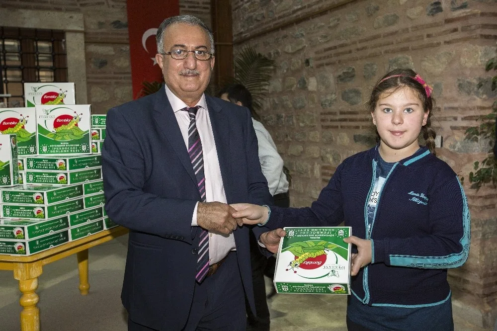 Öğrencilere Karne Hediyesi İpek Böceği