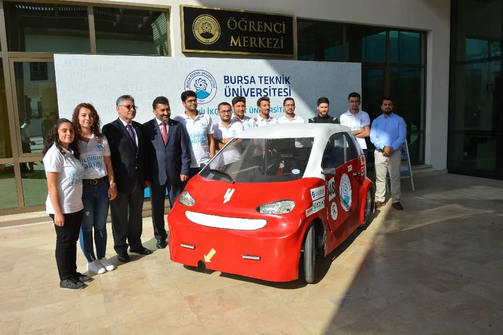 Öğrencilerin Ürettiği Elektrikli Araç 1 Liraya 100 Kilometre Yol Kat Ediyor