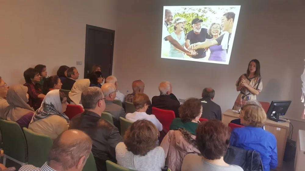 Olgun Gençlere Sağlıklı Beslenme Dersi