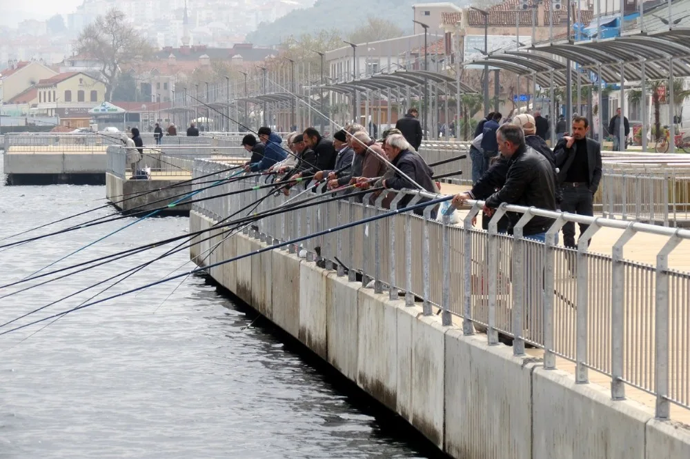 Oltasını Kapanın Akın Ettiği Mudanyadaki Sahil Bulvarı Eminönünü Aratmıyor
