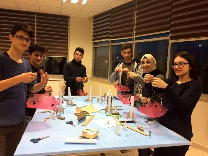 Omülü Öğrenciler Elifin Anısına Roket Fırlattı