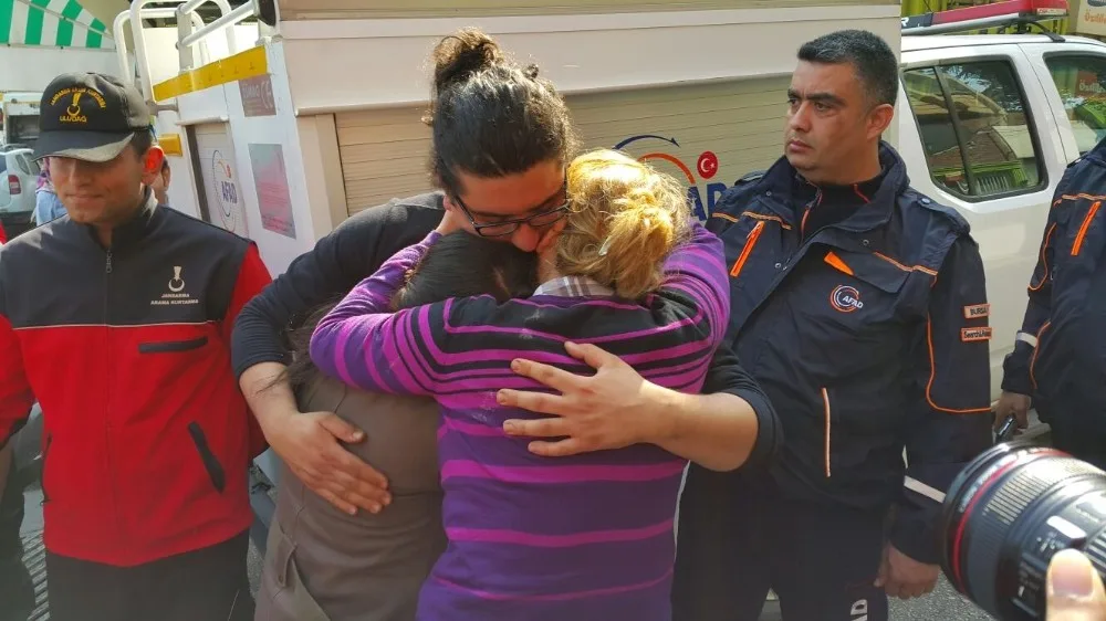 Ormanda Kaybolan Gençle, Ailesinin Duygusal Buluşması...