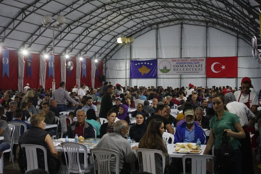 Osmangazi Belediyesinden Kosovada Binlerce Kişiye İftar