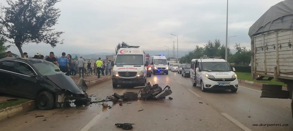 OTOMOBİL PARÇALARA AYRILDI; 1'İ AĞIR 5 KİŞİ YARALANDI