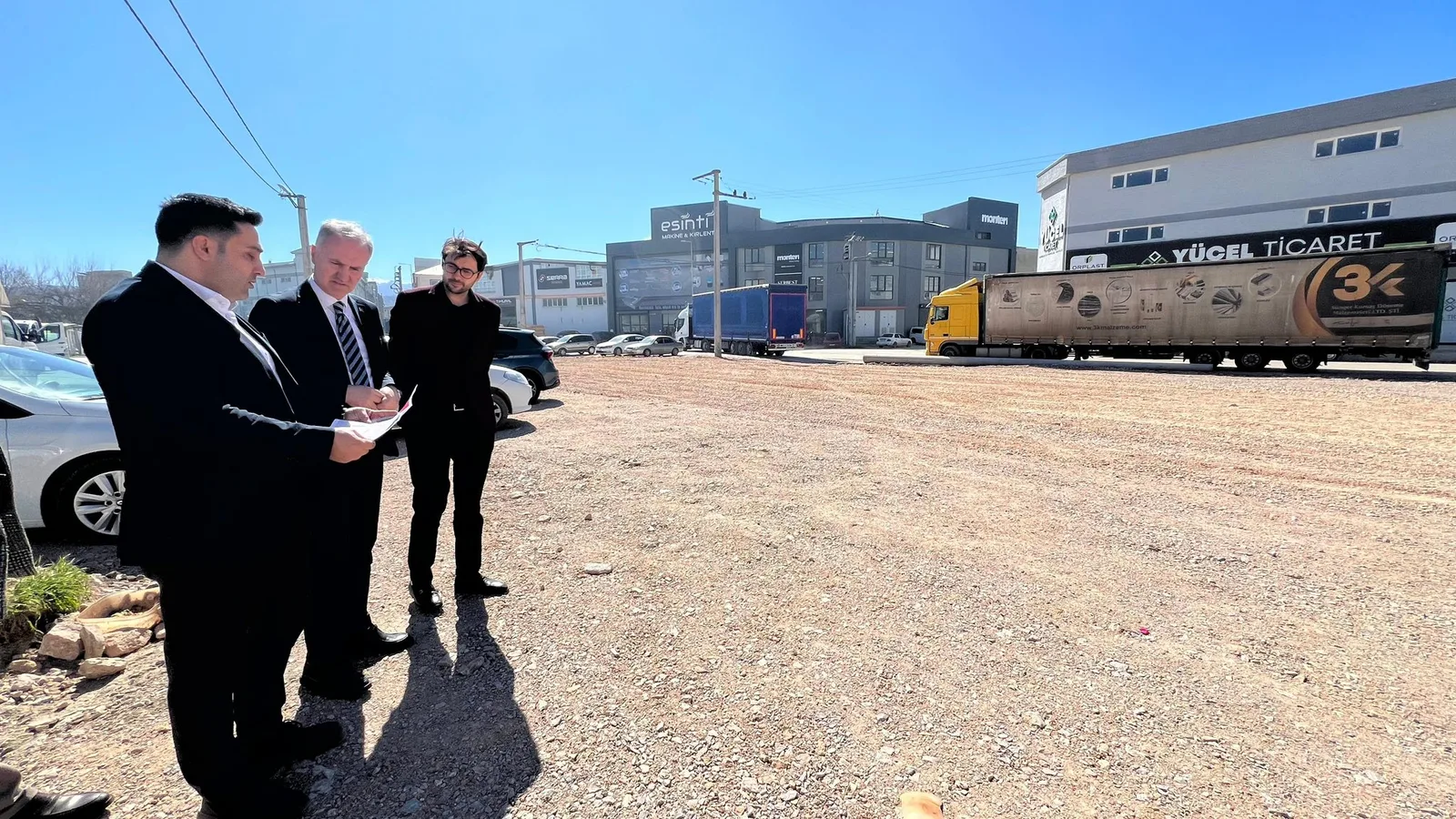 Sanayi bölgesinde otopark alanları artıyor
