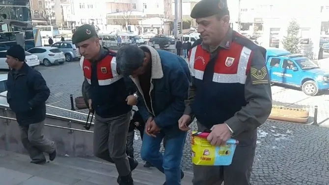 Otostop Çekip Bindiği Araçta Gasp Edildi