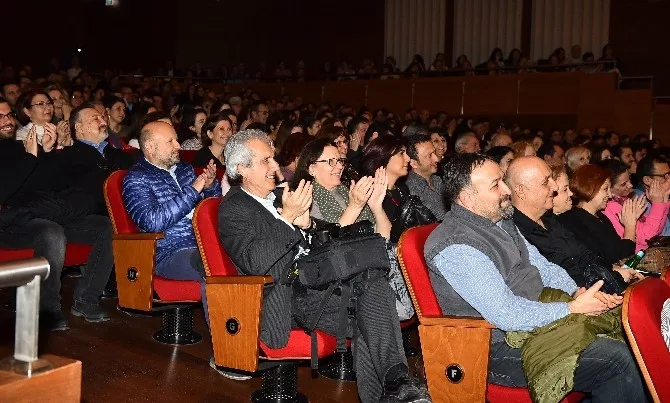 Özdemir Erdoğandan İzmirde Unutulmaz Konser