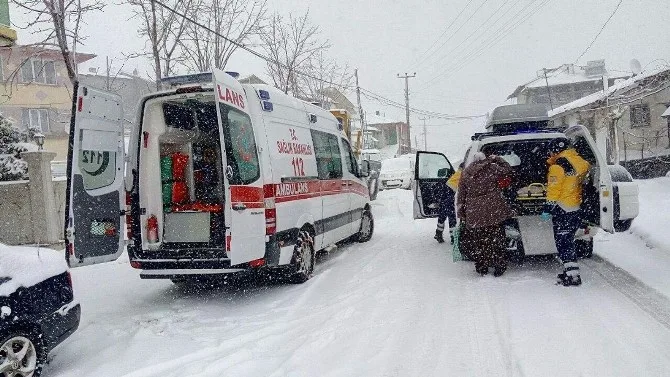 (Özel Haber) Afyonkarahisar 112 Ekibi Zorlu Doğa Şartlarına Meydan Okuyor