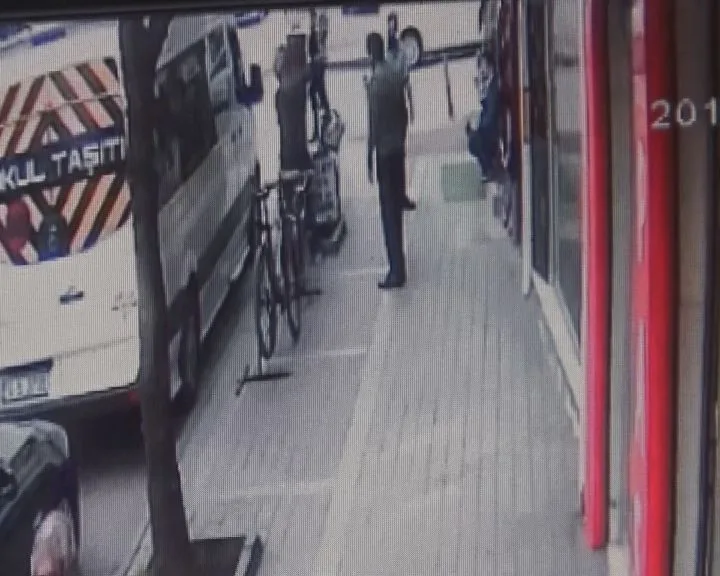 (Özel Haber) Bursada Cadde Ortasındaki Dehşet Dakikaları Kameraya Böyle Yansıdı
