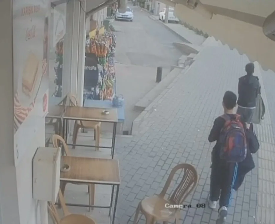 (Özel Haber) Çocuklar Okul Kıyafetleriyle Kahvedeki Paraları Çaldı