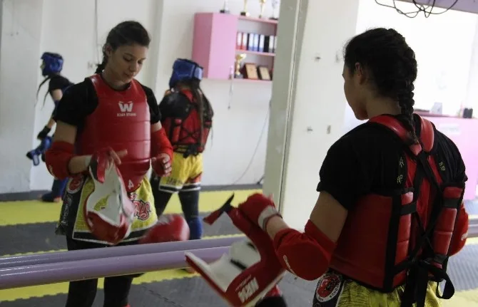 (Özel Haber) Genç Kadın Muay Thai Sporcularından Hemcinslerine Çağrı
