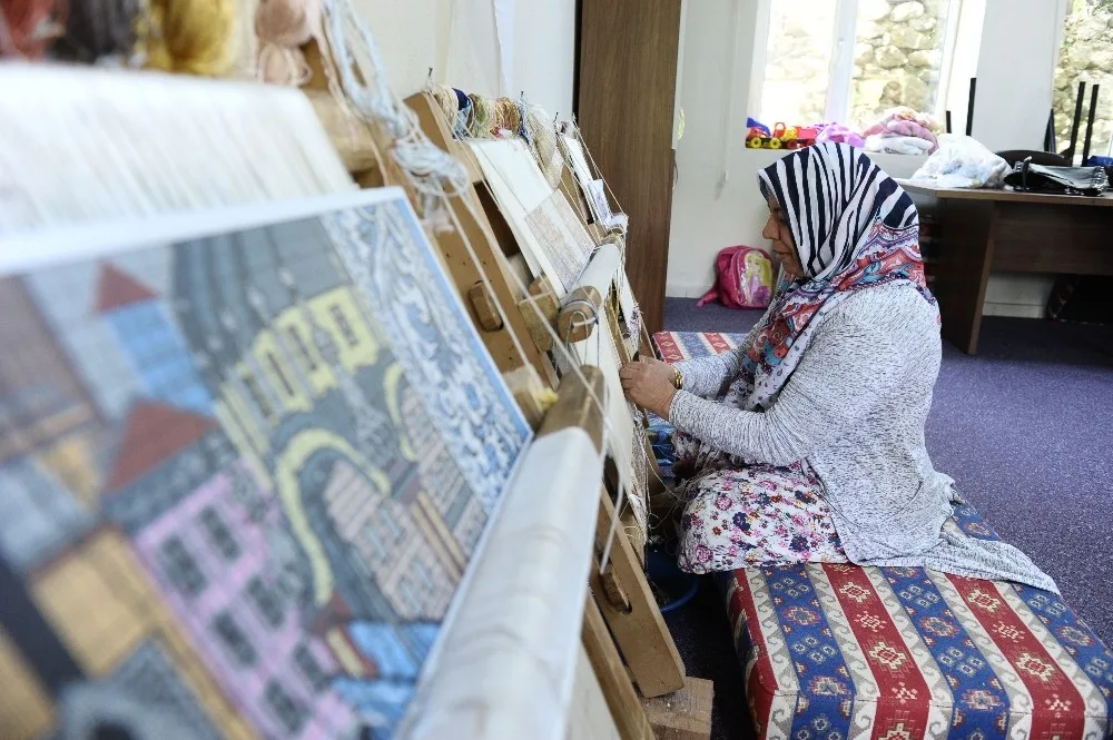 (Özel Haber) İpek Halılar İlmek İlmek Dokunuyor