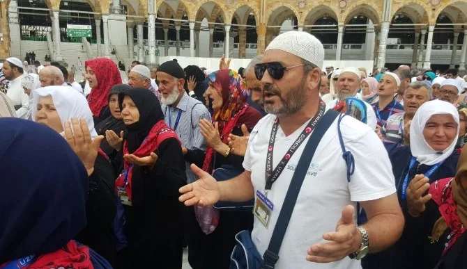 (Özel Haber) Kabede Umrecilerden Türkiye İçin “Evet” Duası