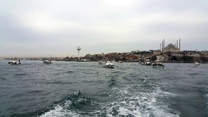 (Özel Haber) Kaybolan Balıkçının Ailesi Tekneyle Denizde Arama Yaptı