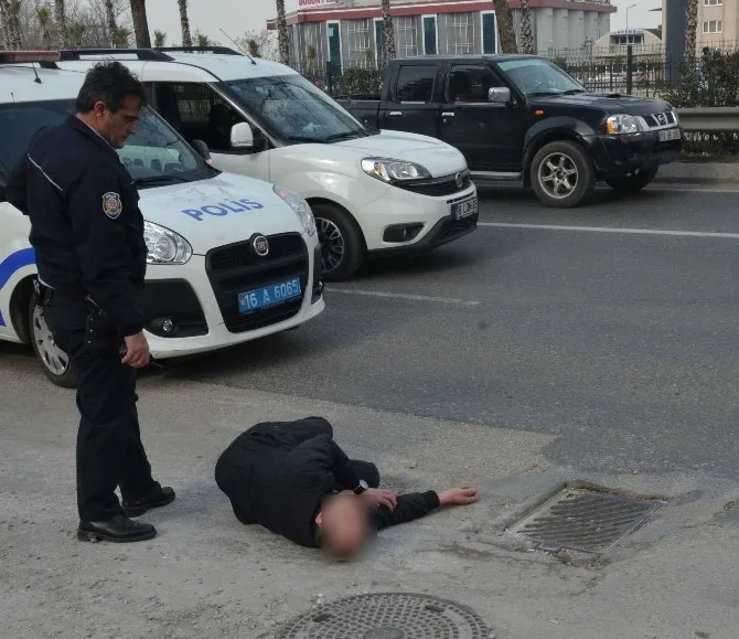 (Özel Haber) Krize Girip Kara Yolunda Sızdı, Polis Ekiplerini Görünce Ortalığı Birbirine Kattı