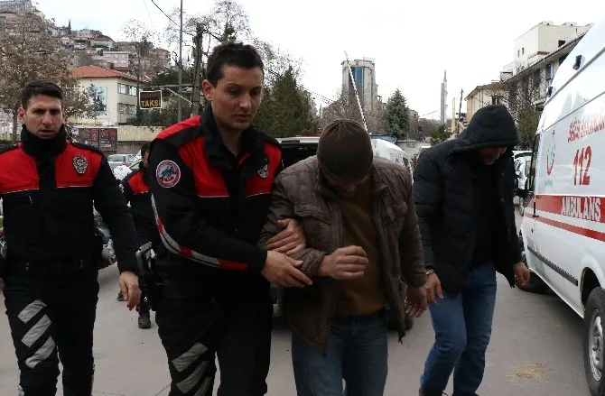 (Özel Haber) Şehrin Göbeğinde Güpe Gündüz Define Arayınca Polise Yakalandılar