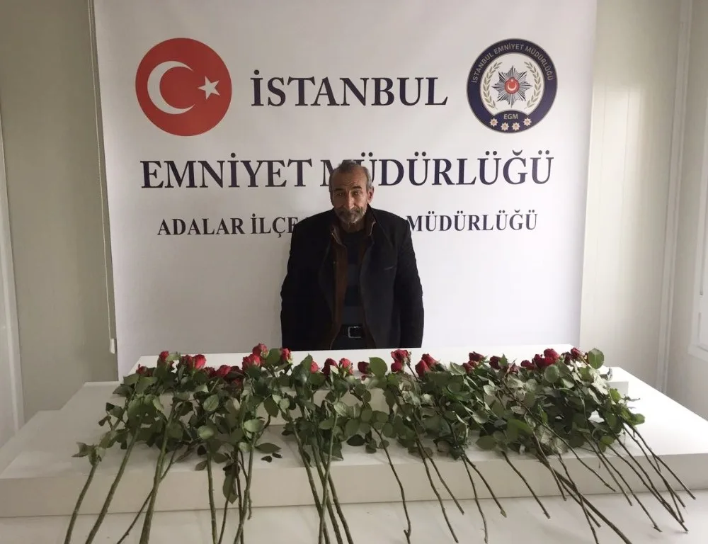(Özel Haber) Sevgililer Gününde Gül Çaldı, Polise Yakalandı