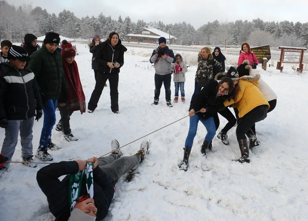 (Özel Haber) Uludağda Kar Üstünde Nefes Kesen Yarışma