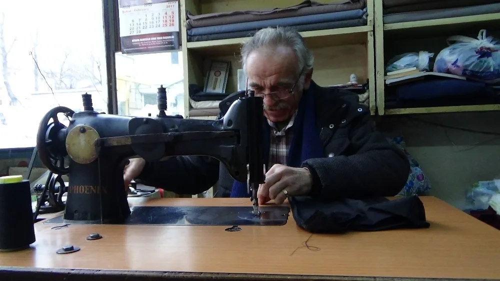 (Özel Haber) Yıllarca Ekmek Parası Kazandığı Dikiş Makinesi İle Aynı Yaşta