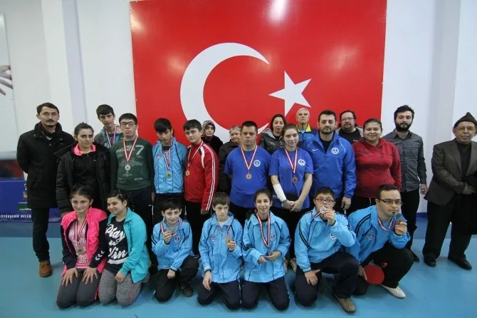 Özel Sporcular Masa Tenisinde Yarıştı