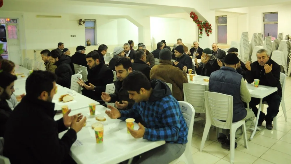 Özkan, Hacı Ali Camiinde Vatandaşlarla Buluştu