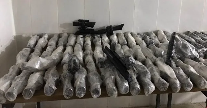 Pkkya Götürülmek İstenilen 54 Adet Kalaşnikof Dürbünü, 62 Adet Kalaşnikof Silahına Monte Hamlesi Ele Geçirildi. (Yeniden)