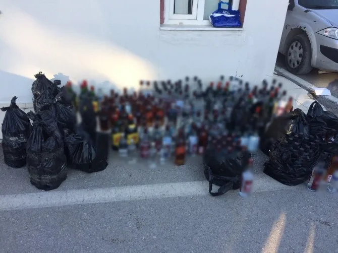 Polis Zulayı Patlattı: 600 Şişe Kaçak İçki Ve 7 Bin 500 Paket Kaçak Sigara Ele Geçirildi