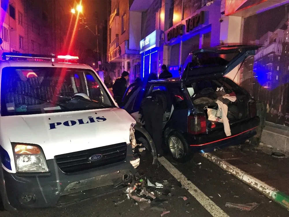 Polisin ‘Dur İhtarına Uymadı, Kovalamacada Polis Aracına Çarparak Durdu