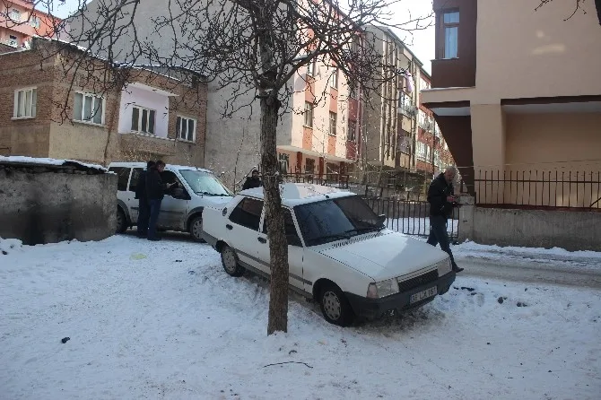 Polisin Kovaladığı Hırsızlar Aracı Bırakıp Kaçtı