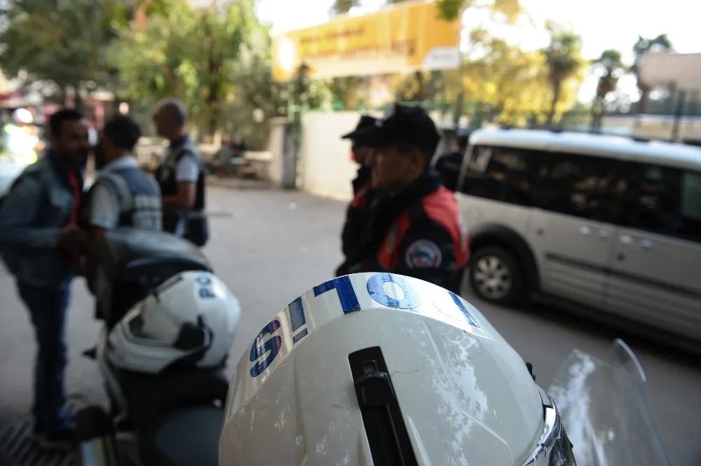 Polisten Okul Önlerinde Sıkı Denetim