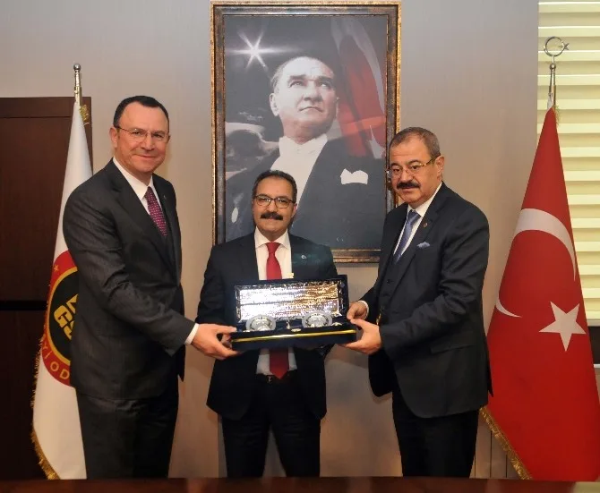 Rektör Gürden İadeyi Ziyaret