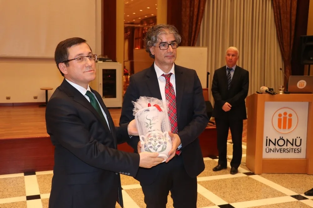 Rektör Kızılaydan Prof. Dr. Ramazan Özdemir İçin Veda Yemeği