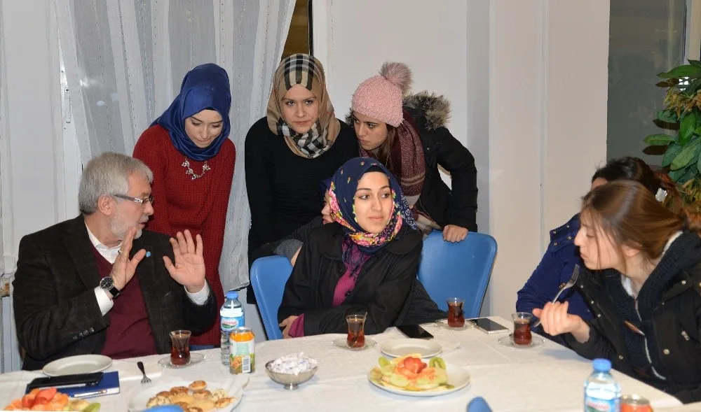 Rektör Ulcaydan Kız Öğrencilere Ziyaret