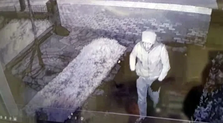 Sadaka Kutusunu Çalan Hırsız Kameraya Yakalandı