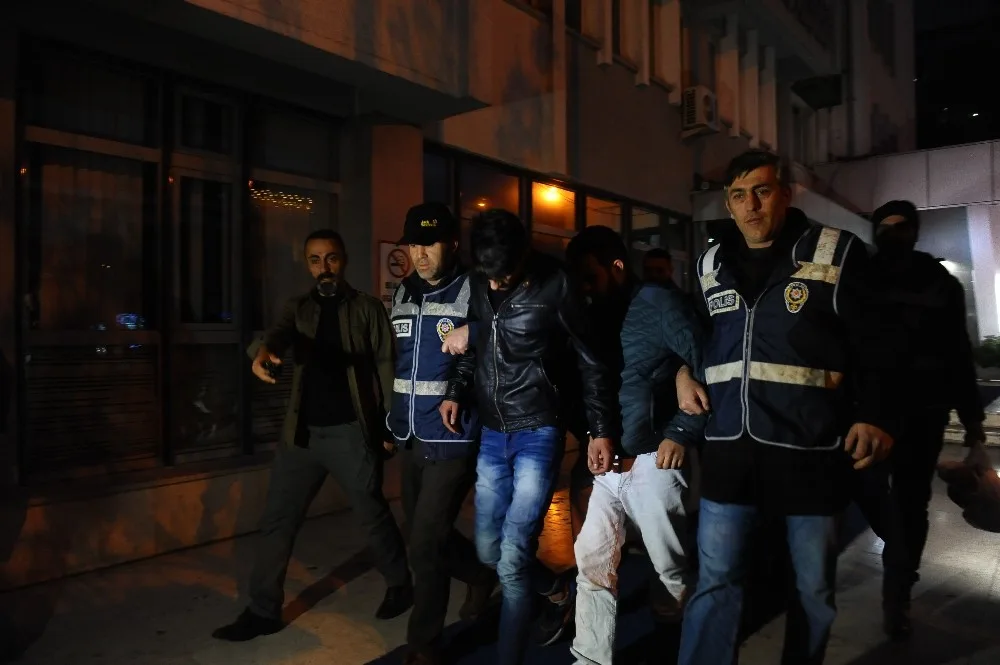 Sahte Altınları Kuyumcuya Satma Anı Kamerada