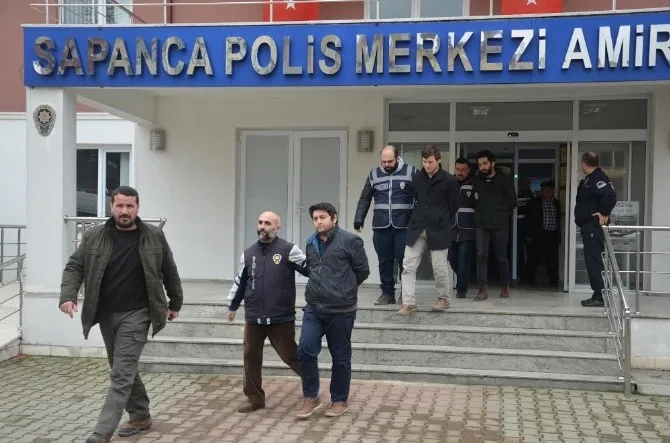 Sakaryada Bylock Kullanan 3 Kişi Tutuklandı