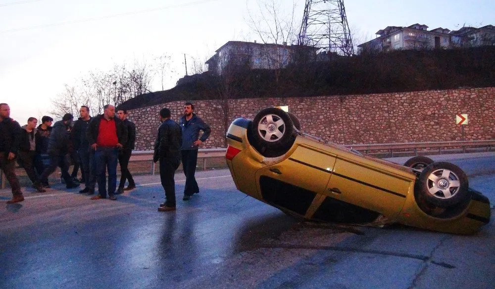 Sakaryada Otomobil Takla Attı: 2 Yaralı